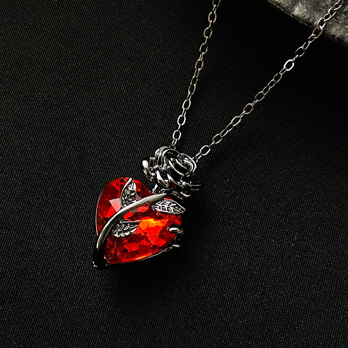 Punk Rose Love Necklace Fashion Personality Heart-shaped Clavicle Chain Pendant Necklace For Valentine's Day